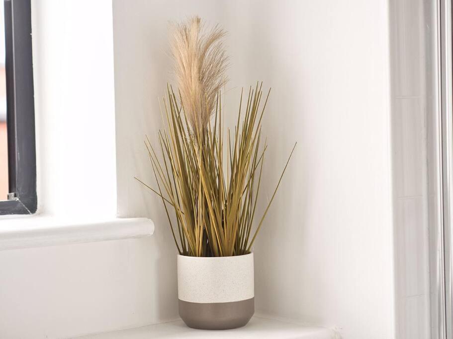 Lovely 1 Bedroom Apartment - Bham City Centre เบอร์มิงแฮม ภายนอก รูปภาพ
